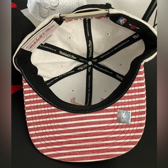 Lot of 5 Chicago Bulls SnapBack Caps Hats! Mitchell + Ness New Era Jordan Nike - Picture 9 of 16